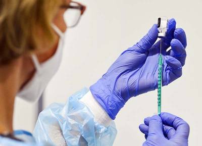 Битва за вакцину: Европа проигрывает борьбу с коронавирусом