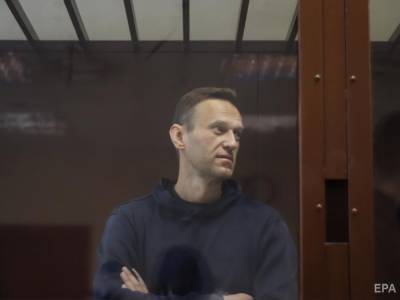 "Рабочий день закончился". Суд отложил заседание по делу Навального о клевете на ветерана
