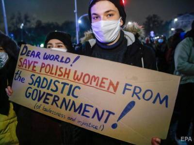 После запрета абортов в Польше предложили создать женщинам "комнаты для слез"