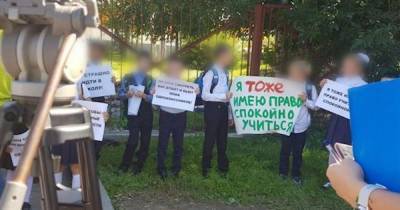 Россиянка заплатит штраф за пикет против третьеклассника