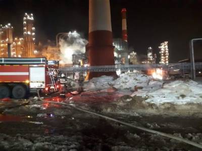 В Уфе ночью тушили пожар на нефтеперерабатывающем заводе - ufatime.ru - Башкирия - Уфа