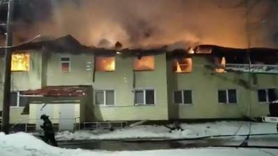В Мурманской области загорелся жилой дом на площади 1600 кв.м.