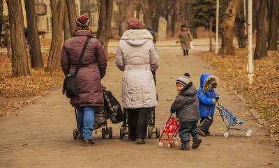 Увеличить пенсию родителям и опекунам детей-инвалидов захотели в России