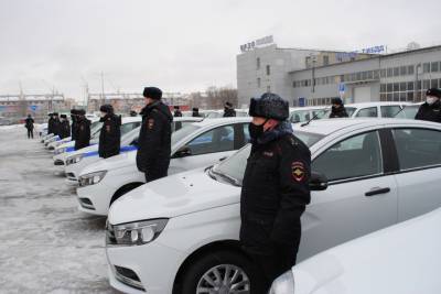 Тамбовским полицейским вручили ключи от новых автомобилей