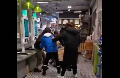 В Сыктывкаре подростки избили покупательницу в магазине из-за замечания