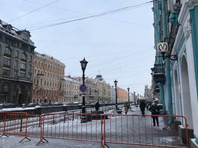 Центр Санкт-Петербурга остается перекрытым силовиками