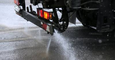 Снег и обледенение осложняют движение по дорогам в Курземе и Земгале