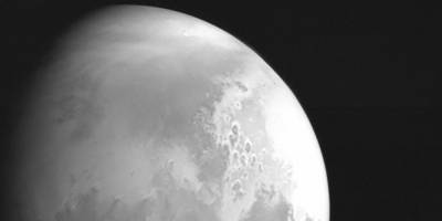 Китайский зонд прислал первое фото Марса
