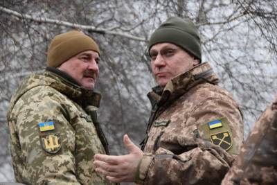 Хомчак и Кравченко проверили пострадавшие подразделения ВСУ на передовой
