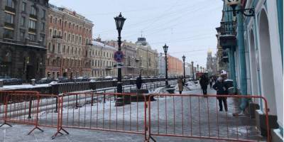 «Будут друг друга арестовывать?». В Санкт-Петербурге силовики перекрыли центральные улицы, но протесты в поддержку Навального пройдут весной