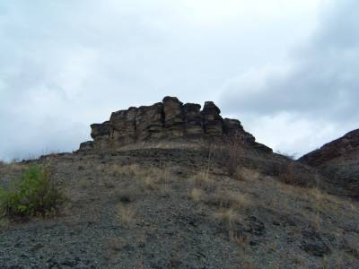 Долина каменных лиц: причудливые многовековые великаны, безмолвно наблюдающие за происходящим вокруг