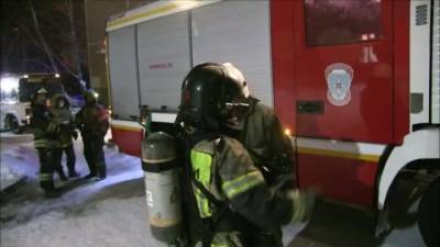Два человека погибли при пожаре в многоквартирном доме в Зеленограде