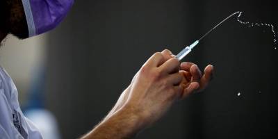 Через 21 день. В Израиле массовая вакцинация от коронавируса помогает сдерживать распространение инфекции — исследование
