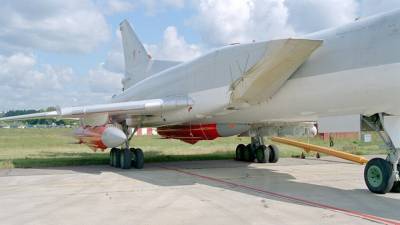 Российский бомбардировщик Ту-22М3 провел стрельбы "убийцами авианосцев"
