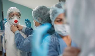 Зарплаты для латвийских медиков: одной рукой дают, другой отнимают?