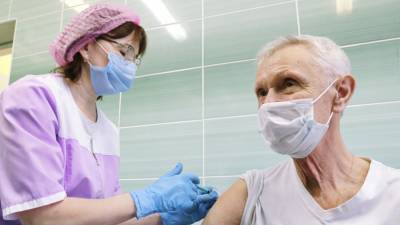 Вакцину от COVID-19 в России до лета смогут получить все желающие