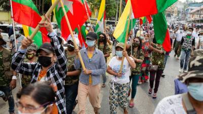 Граждане Мьянмы вышли на мирный митинг после переворота в стране