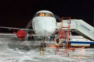 Самолет из Москвы экстренно сел в Нижнем Новгороде из-за трещин в лобовом стекле