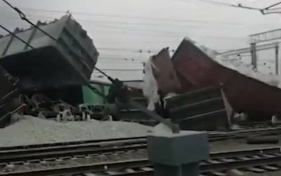 Вагоны разбросало как спички - поезд сошел с рельсов: "Укрзализныця" сообщила о задержке поездов