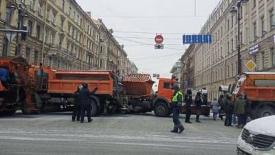 Центр города Санкт-Петербурга перекрыт силовиками