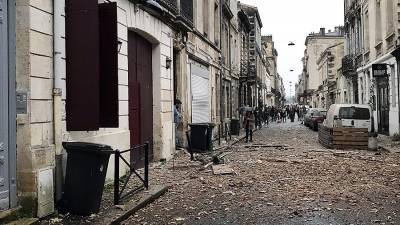 Три человека пострадали и двое пропали без вести после взрыва в Бордо - iz.ru - Бордо