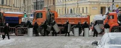 В центре Петербурга по требованию полиции закрыли два станции метро