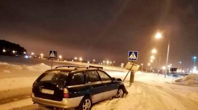 В Минске нетрезвый водитель не справился с управлением и cнес дорожные знаки