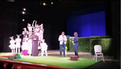 Липчанин сделал предложение своей любимой на сцене театра (видео)