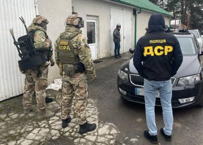 Более 2 миллионов гривен убытков: на Закарпатье инспекторам таможни сообщили о подозрении