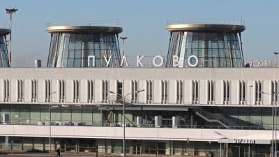 Вылет самолета в «Пулково» задерживается из-за ковид-диссидента на борту