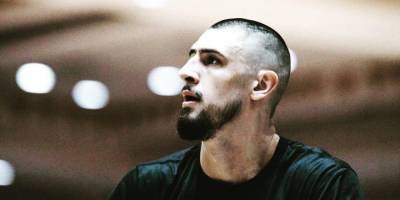 Украинский баскетболист стал самым результативным игроком своей команды в матче НБА — видео