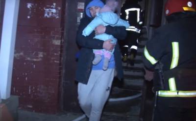 Пожар охватил пятиэтажку, люди в панике покидают квартиры: кадры и детали трагедии во Львове