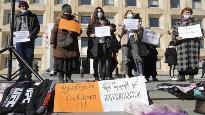 Акция против ограничений из-за COVID-19 проходит в Тбилиси