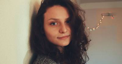 Слезы и море цветов: в Запорожье попрощались с погибшей в COVID-больнице 26-летней Ольгой Гливою (8 фото)