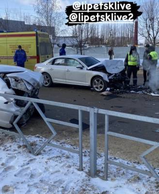В аварии на улице Кривенкова машина осталась без багажника (видео)