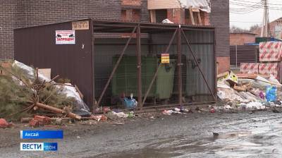 В новом районе Аксая оказалось некуда выносить мусор, стихийная свалка растет вблизи домов