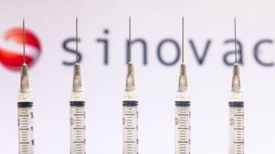 Китай одобрил COVID-вакцину Sinovac, которую заказала Украина