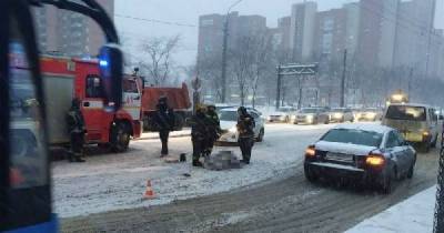 Авария дня. В Петербурге пожарный автомобиль сбил пенсионерку