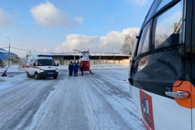 Женщину с травмой позвоночника перевезли из поселения Мосрентген санитарным вертолетом