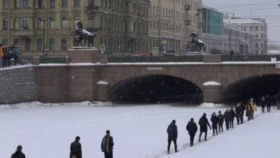 Движение транспорта в центре Петербурга восстановили после перекрытий