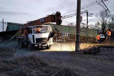 "Укрзализныця" изменила маршруты, графики и состав поездов из-за аварии в Днепропетровской области