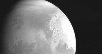 Китайский зонд впервые сфотографировал Марс на расстоянии 2,2 млн км и скоро выйдет на его орбиту