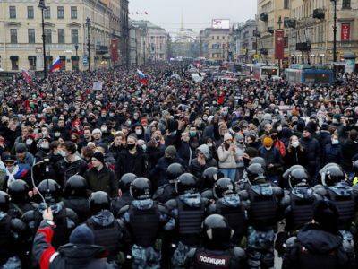 Полиция Петербурга отчиталась о 30 обысках по делу о перекрытии дорог на акции за свободу Навального
