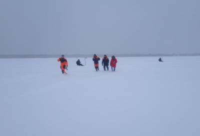 Спасатели Ленобласти приняли участие в операции «Снегоход» на Ладожском озере