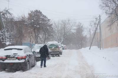 Спасатели за сутки помогли вытащить из снежных заносов 61 автомобиль
