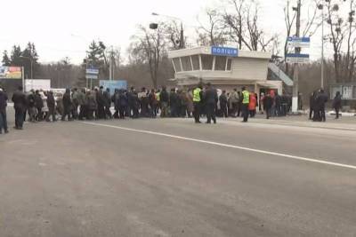 На Украине протестующие против повышения тарифов перекрыли трассу Киев – Харьков