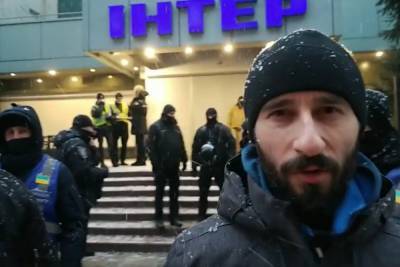 «Добейте выживших»: украинские националисты потребовали закрыть еще два телеканала