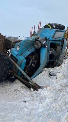 Автодуэль двух большегрузов в Вологодской области закончилась без жертв (ФОТО)