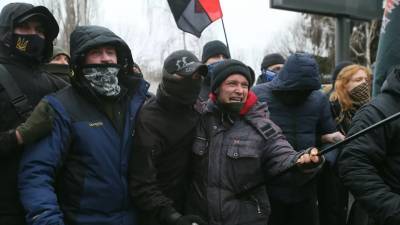В Киеве завершились акции протеста националистов около двух телеканалов