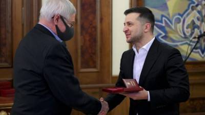 Зеленский наградил украинских полярников